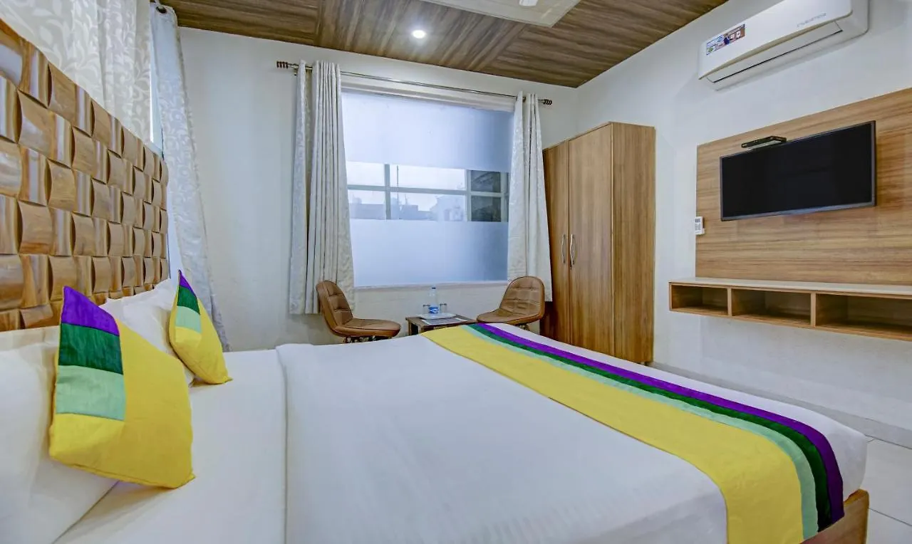 Itsy By Treebo - Sharrytel Hotel Zirakpur 3*,
